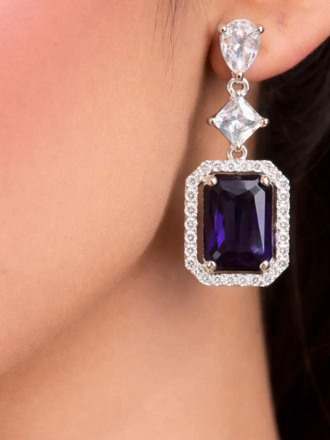 Alankrita Diamond Earings - Image 4