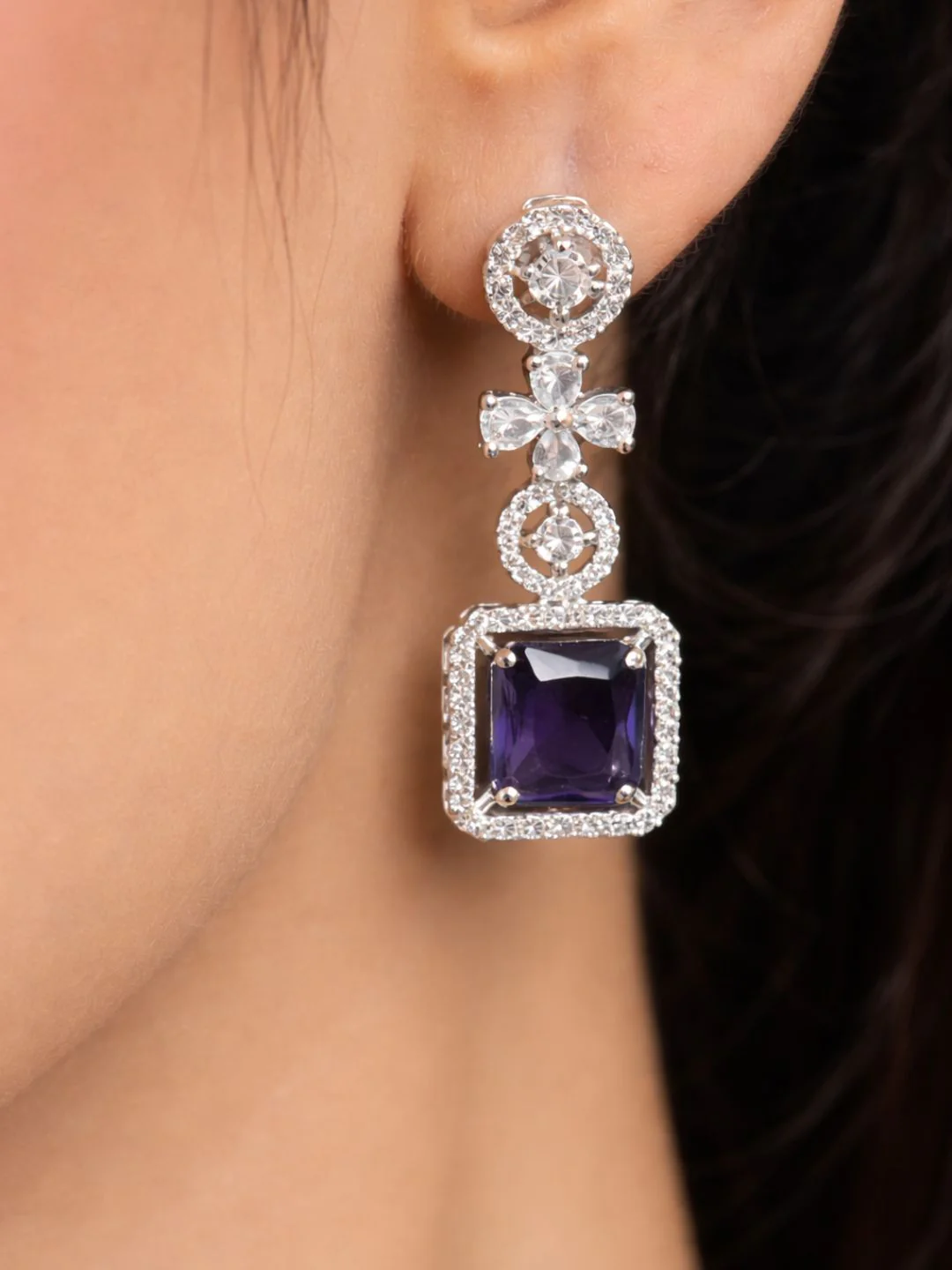 Alankrita Diamond Earings - Image 4