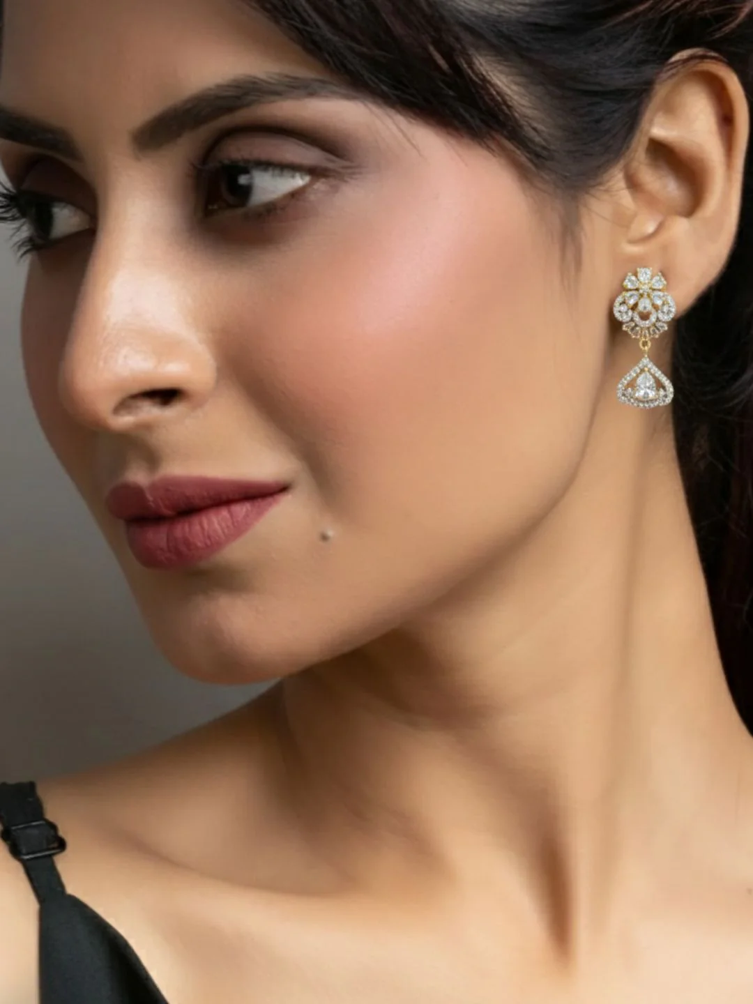 Alankrita Diamond Earings - Image 2