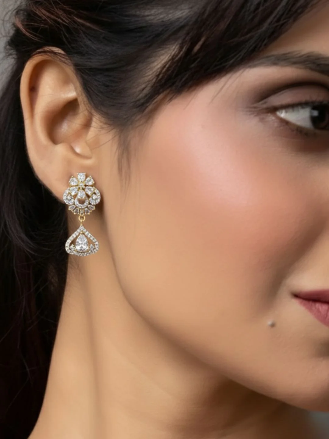 Alankrita Diamond Earings - Image 3