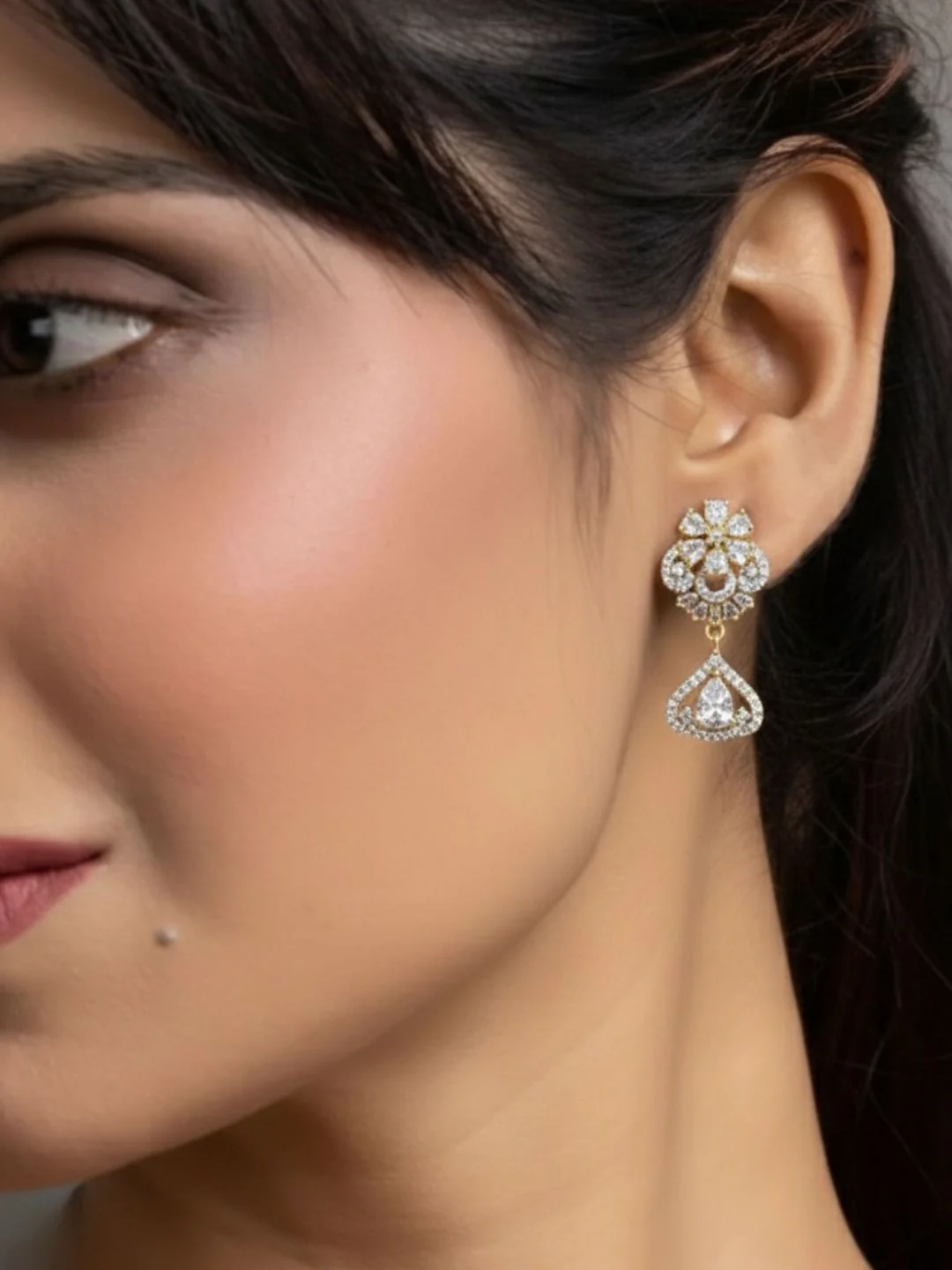 Alankrita Diamond Earings - Image 4