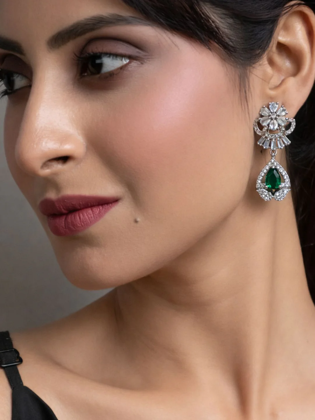 Alankrita Diamond Earings - Image 2