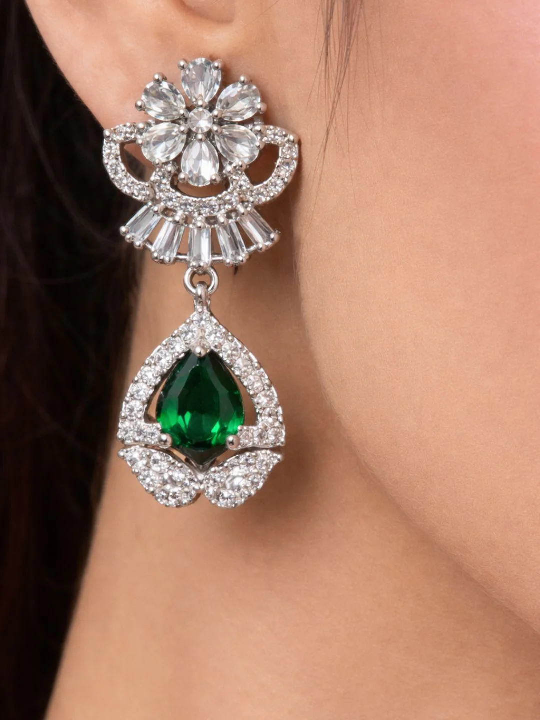 Alankrita Diamond Earings - Image 3