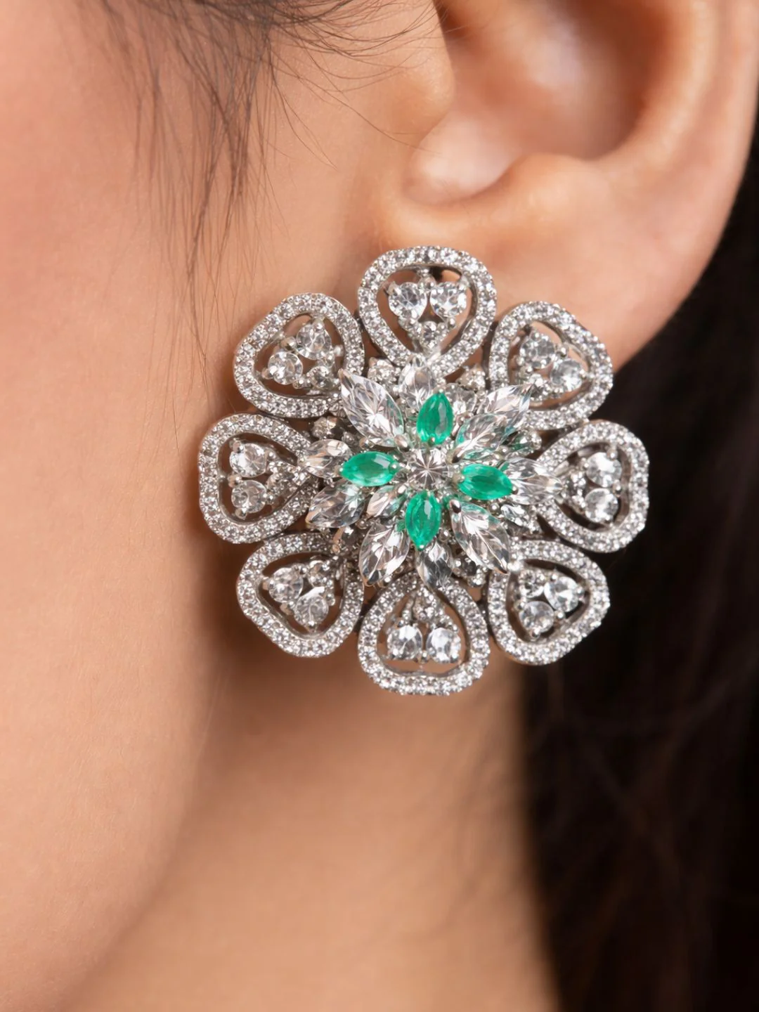 Alankrita Diamond Earings - Image 4