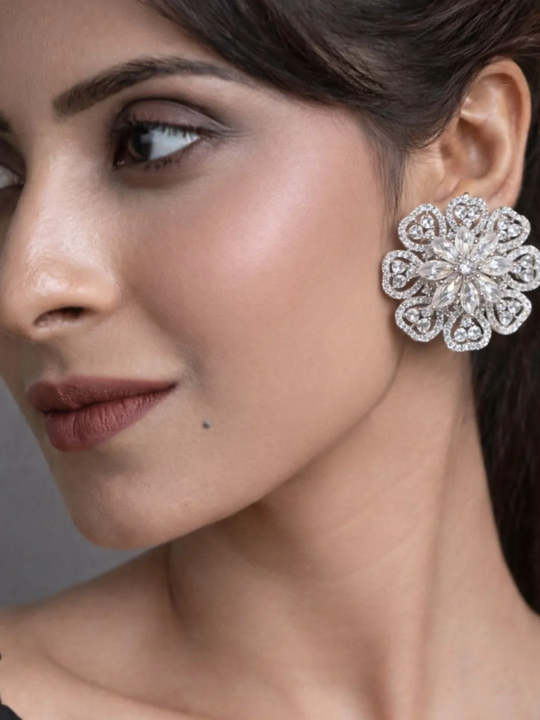 Alankrita Diamond Earings - Image 3