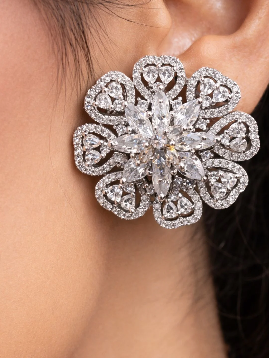 Alankrita Diamond Earings - Image 4
