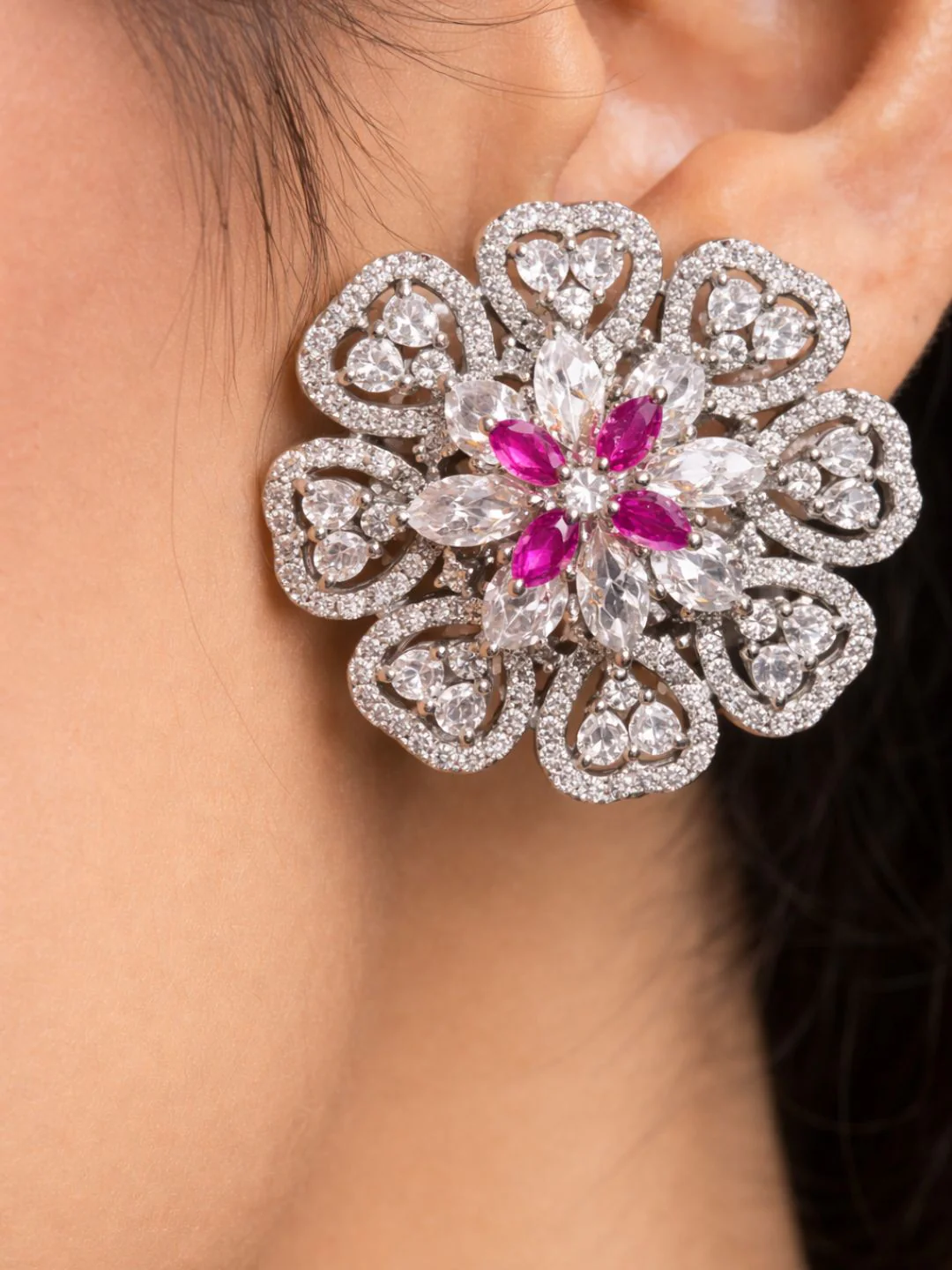 Alankrita Diamond Earings - Image 4