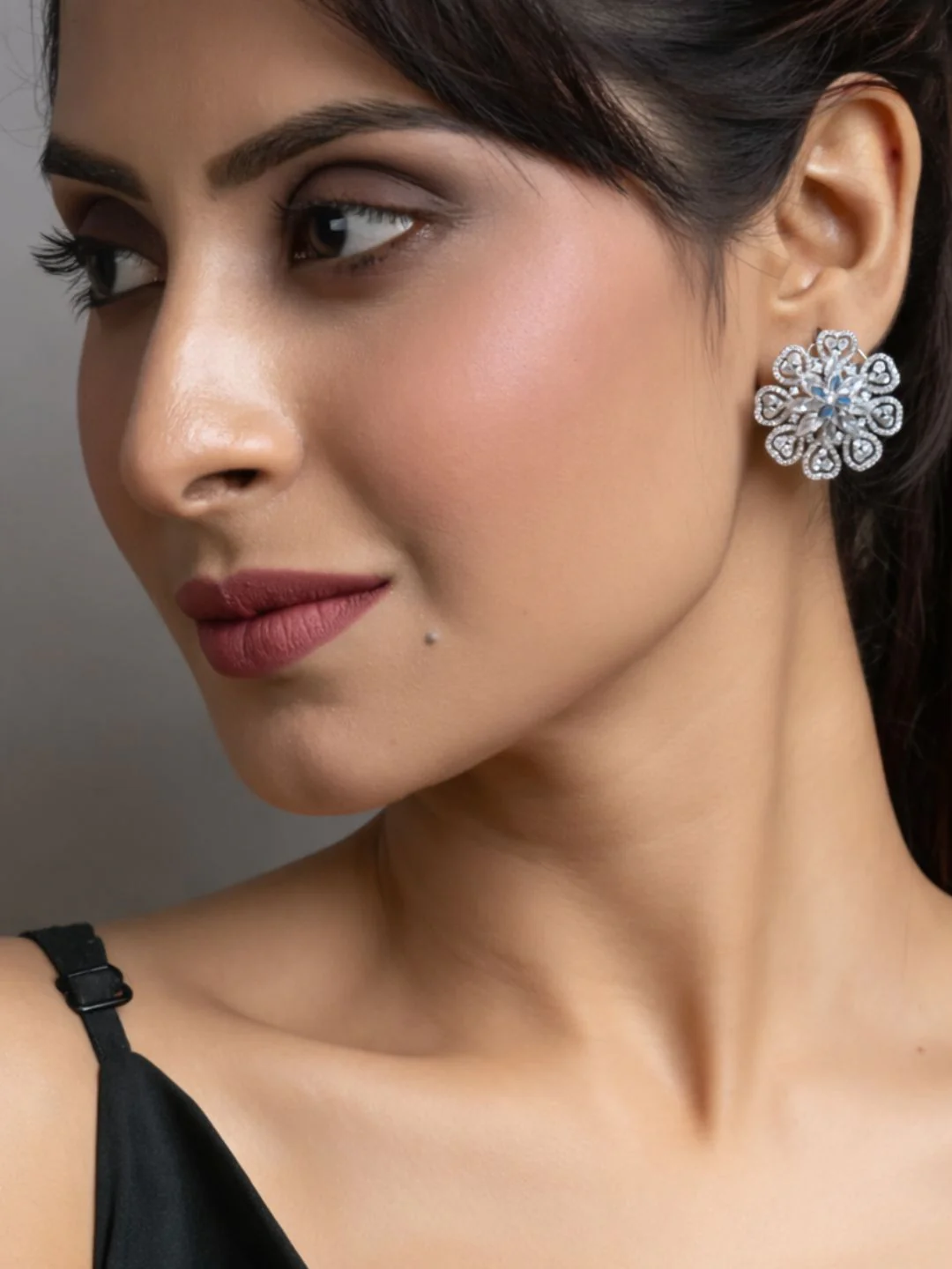 Alankrita Diamond Earings - Image 2