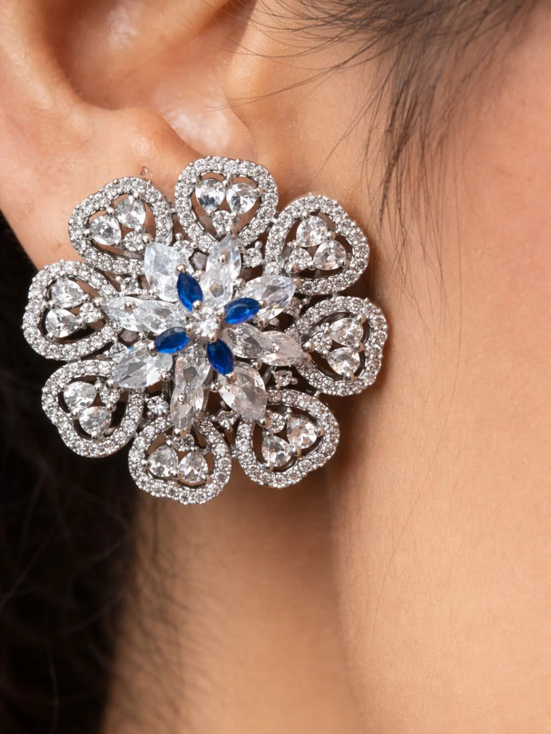 Alankrita Diamond Earings - Image 3
