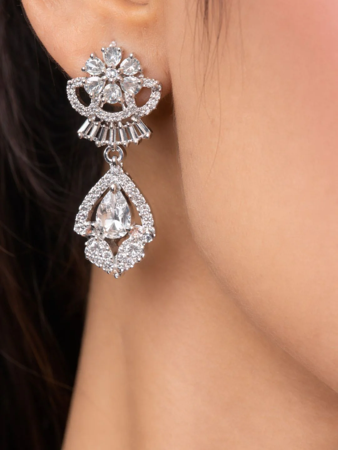 Alankrita Diamond Earings - Image 3