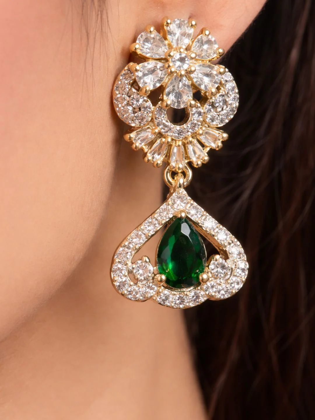 Alankrita Diamond Earings - Image 4