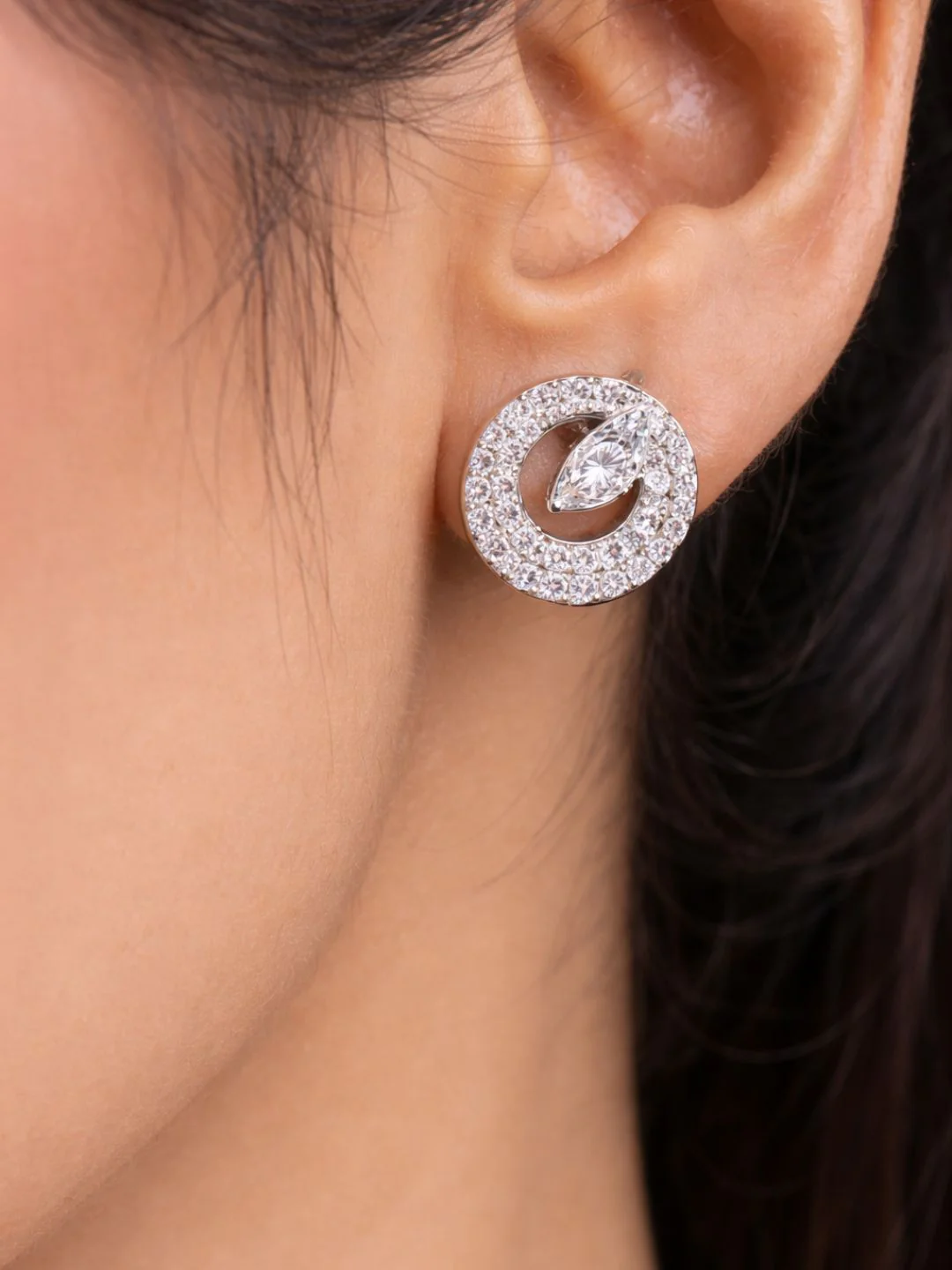 Alankrita Diamond earing & pendant stud - Image 4