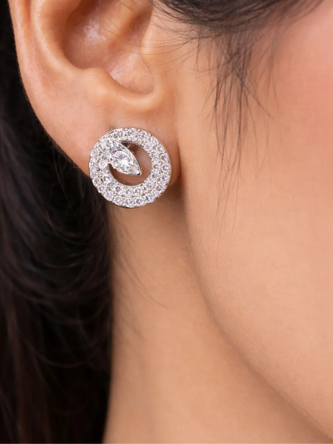 Alankrita Diamond earing & pendant stud - Image 5