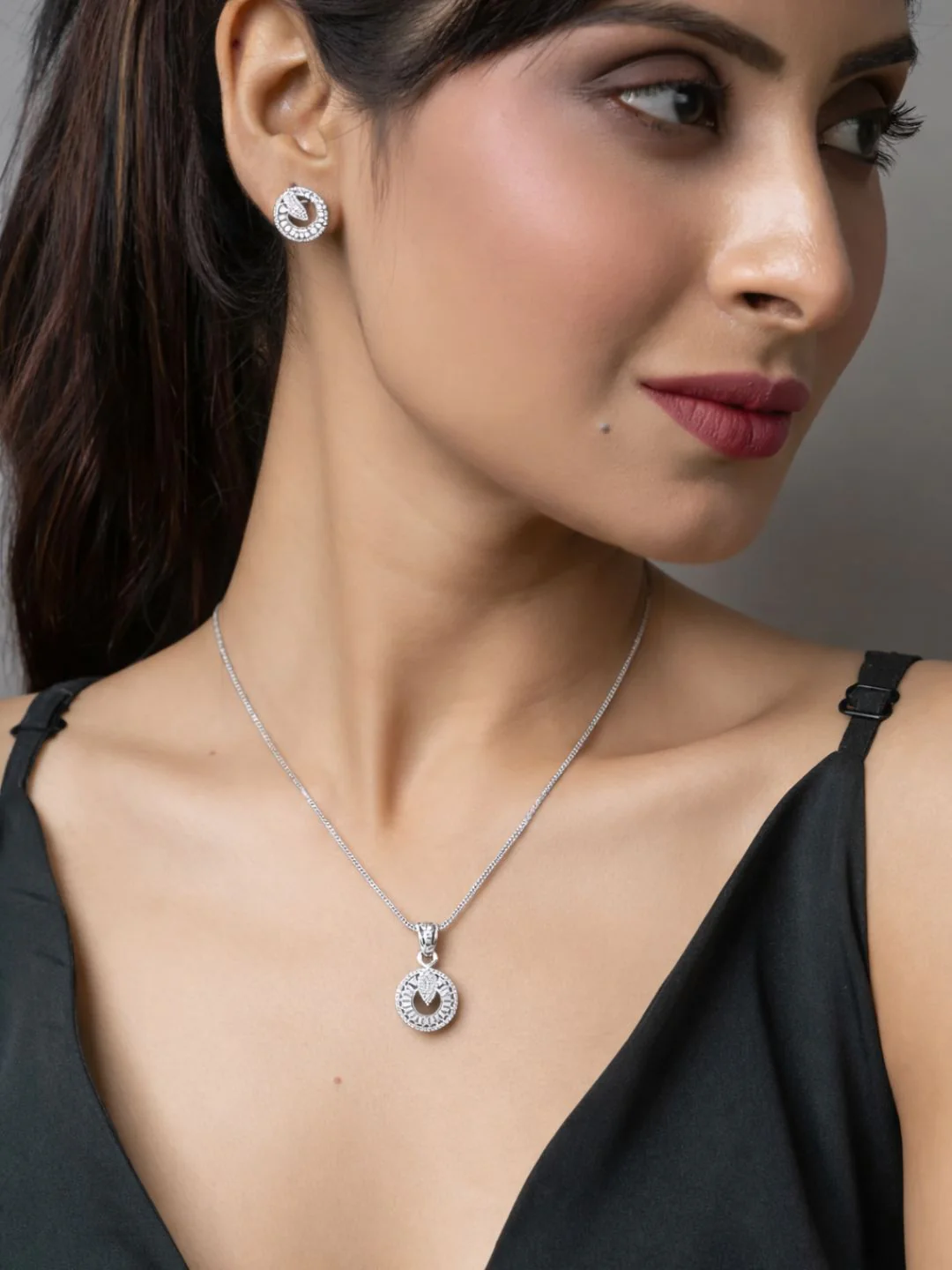 Alankrita Diamond earing & pendant stud - Image 6