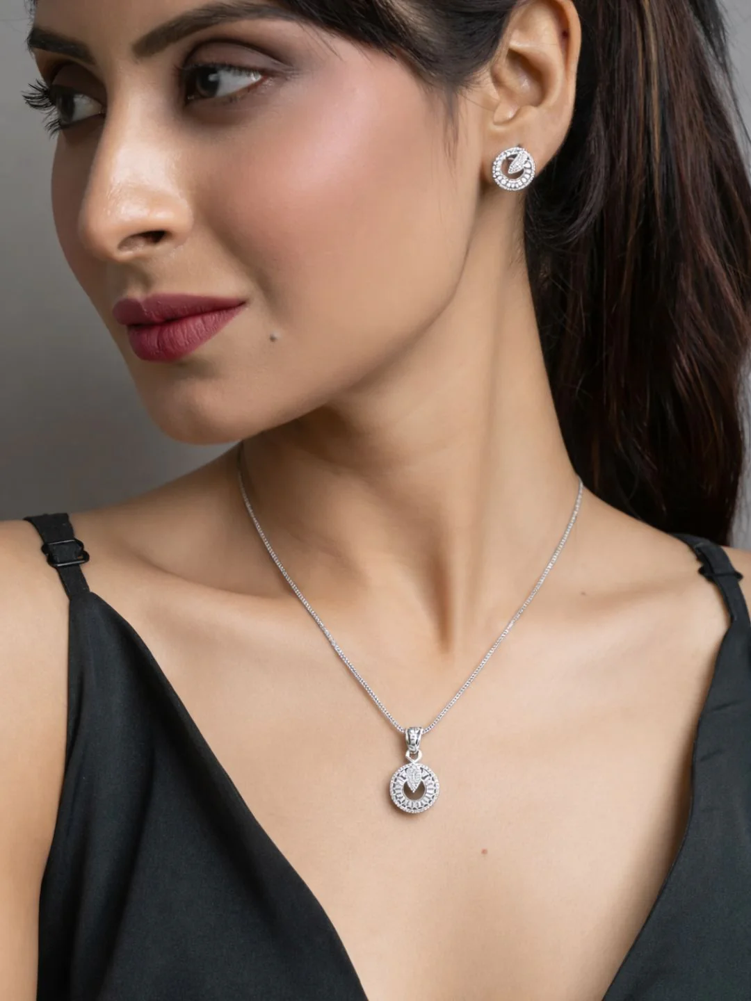 Alankrita Diamond earing & pendant stud - Image 7