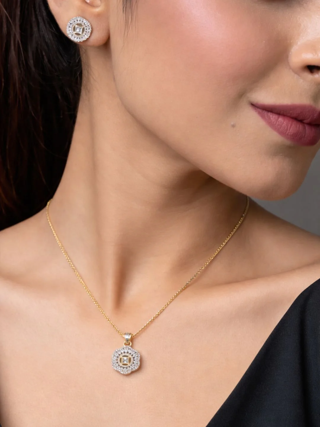 Alankrita Diamond earing & pendant stud - Image 2