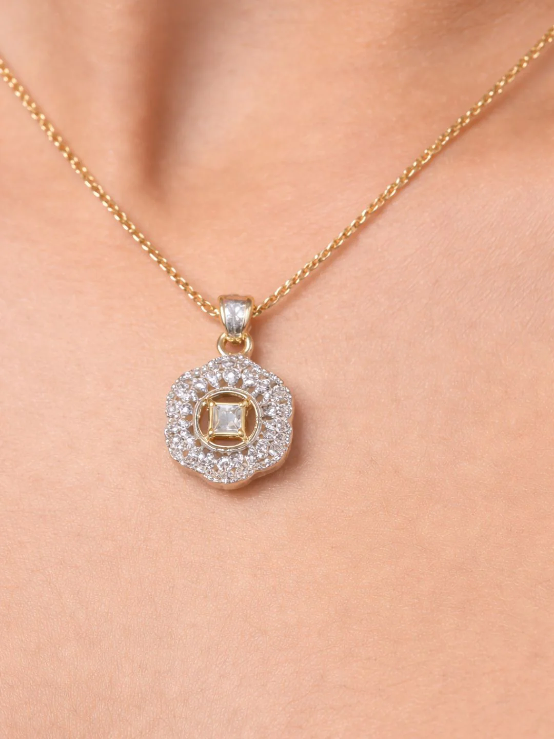 Alankrita Diamond earing & pendant stud - Image 3