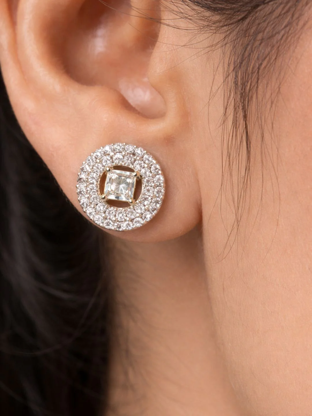 Alankrita Diamond earing & pendant stud - Image 4
