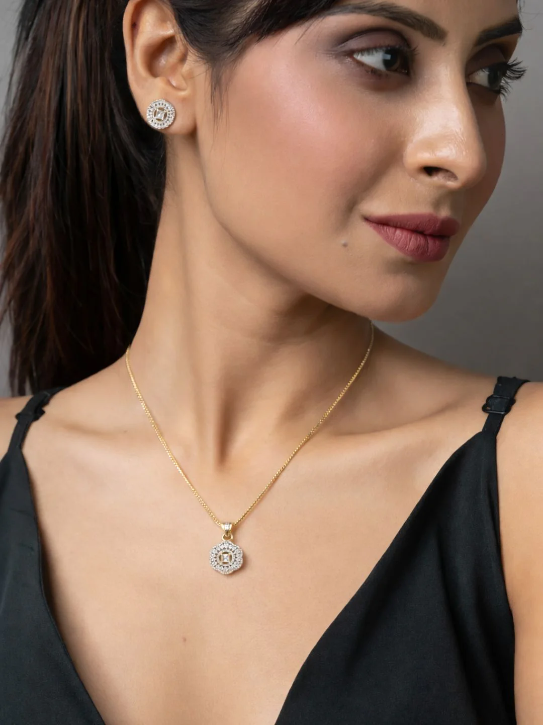 Alankrita Diamond earing & pendant stud - Image 6