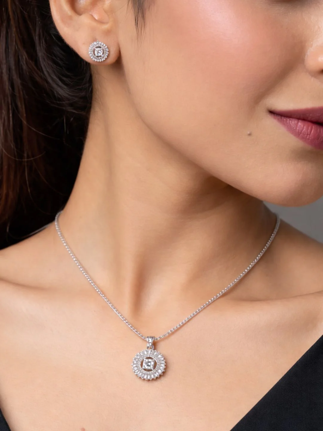 Alankrita Diamond earing & pendant stud - Image 2