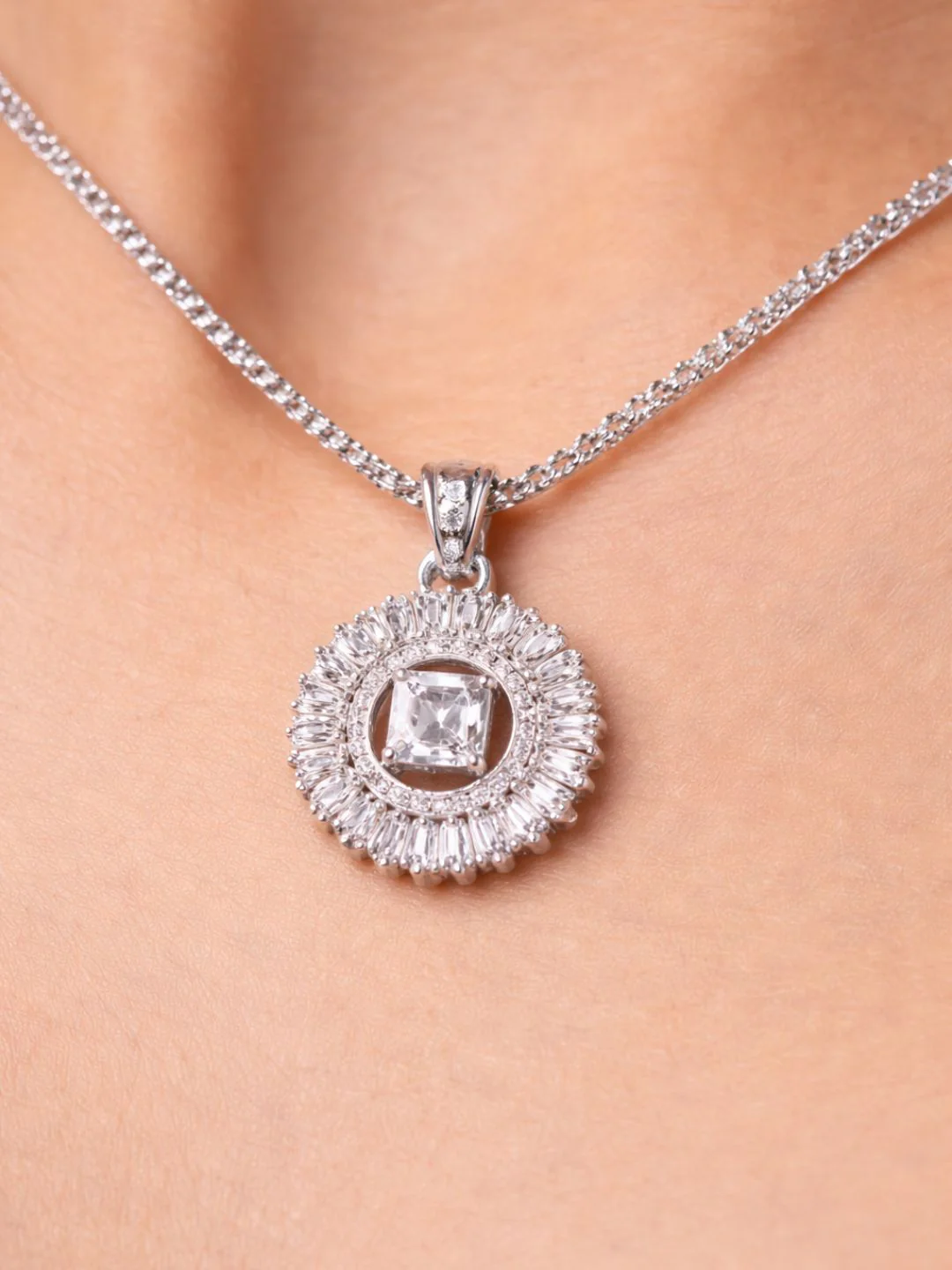 Alankrita Diamond earing & pendant stud - Image 3