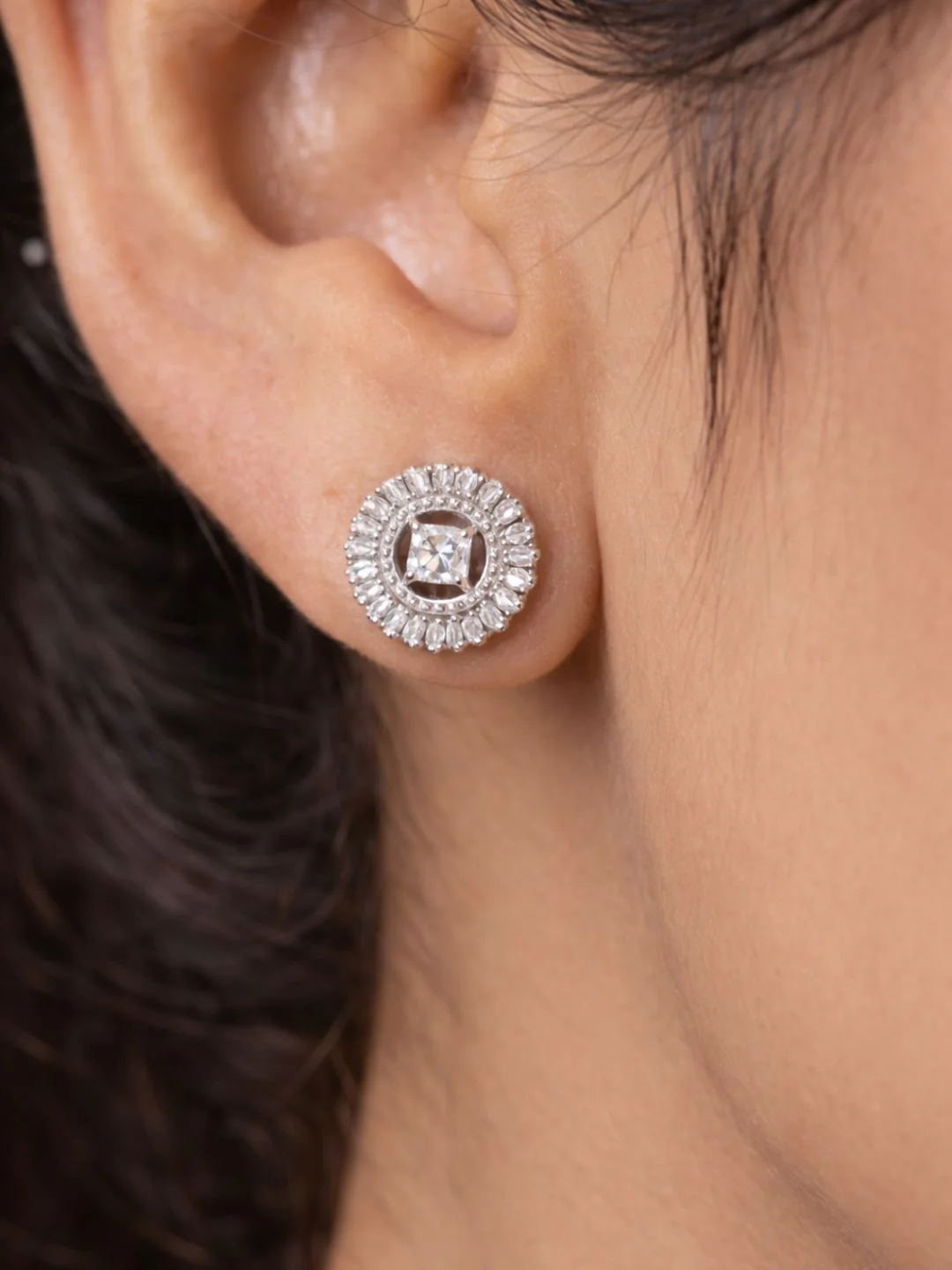 Alankrita Diamond earing & pendant stud - Image 4