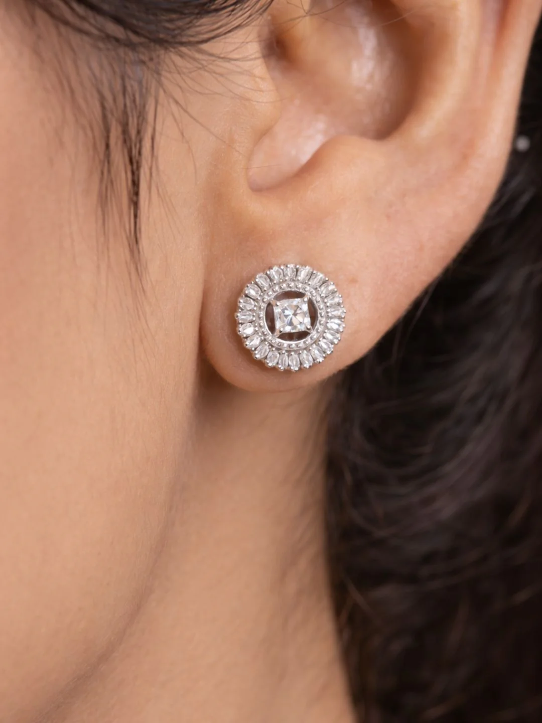Alankrita Diamond earing & pendant stud - Image 5