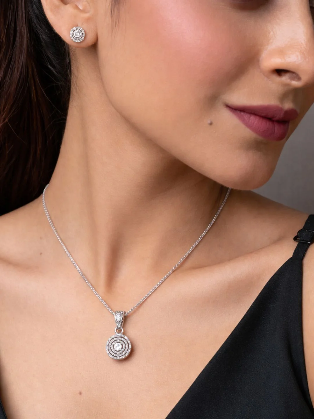 Alankrita Diamond earing & pendant stud - Image 2
