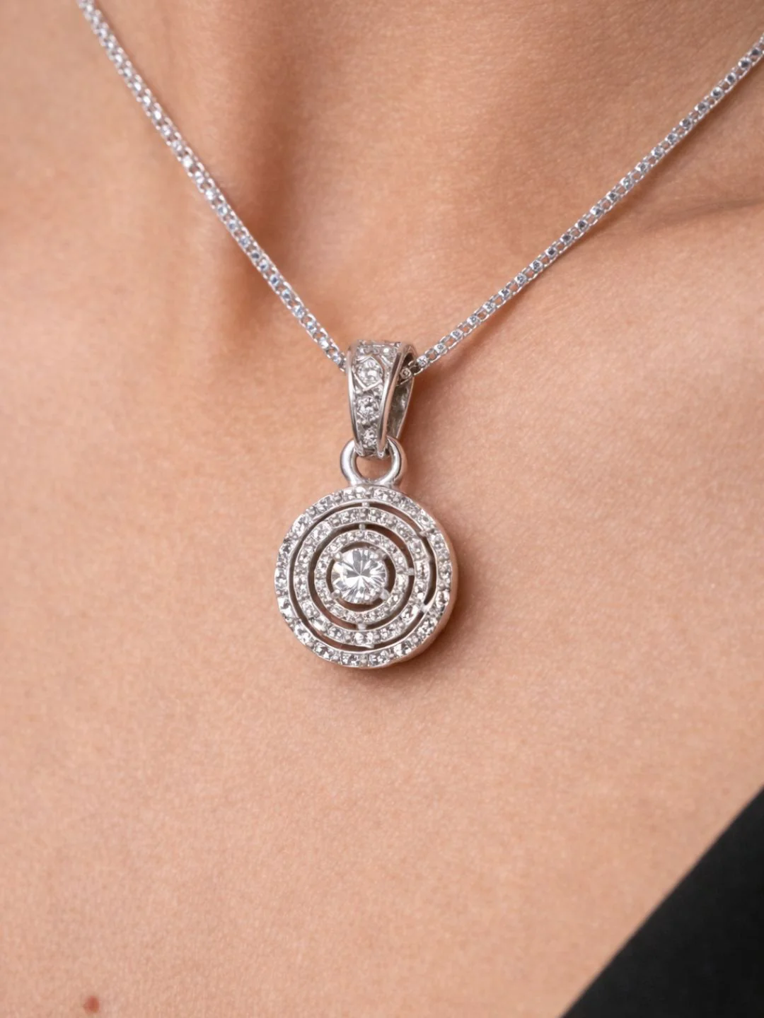 Alankrita Diamond earing & pendant stud - Image 3