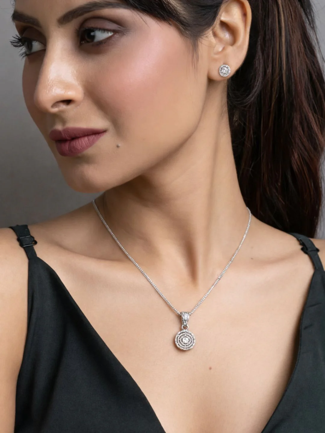 Alankrita Diamond earing & pendant stud - Image 6