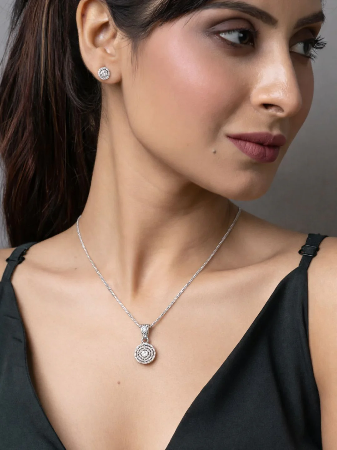 Alankrita Diamond earing & pendant stud - Image 7