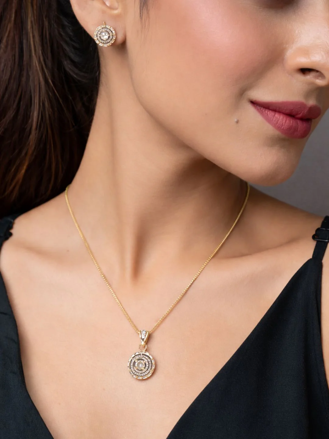 Alankrita Diamond earing & pendant stud - Image 2