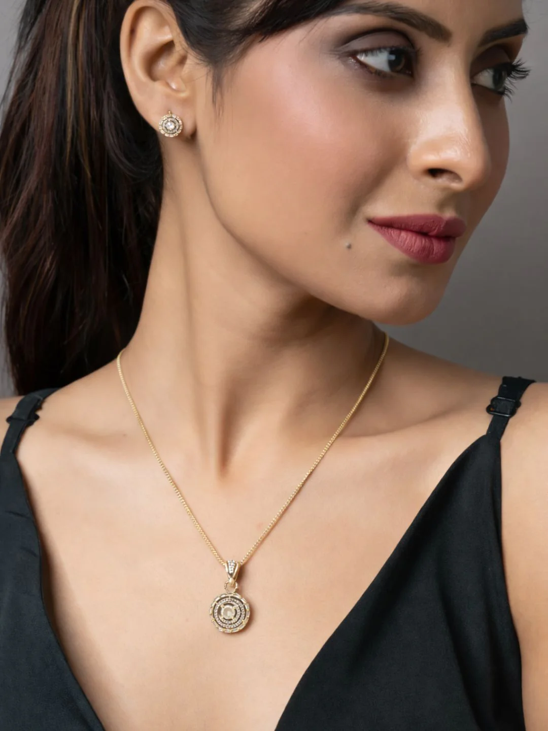 Alankrita Diamond earing & pendant stud - Image 5