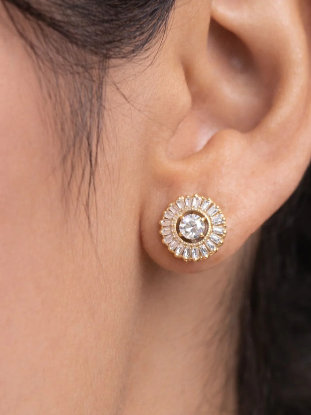 Alankrita Diamond earing & pendant stud - Image 4