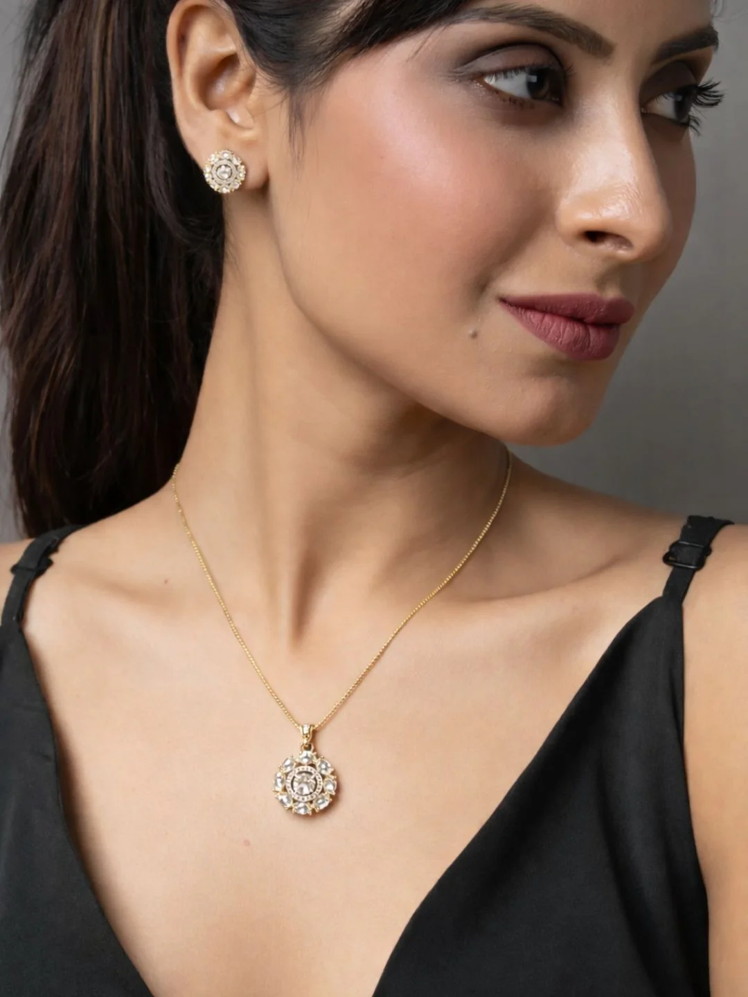 Alankrita Diamond earing & pendant stud - Image 6