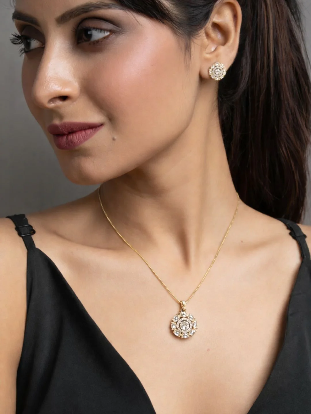 Alankrita Diamond earing & pendant stud - Image 7