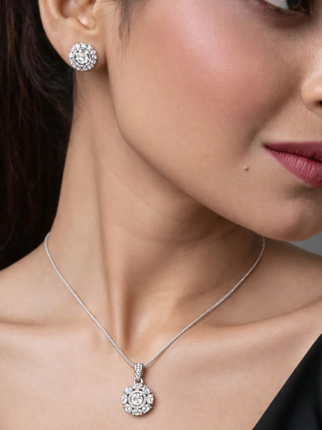 Alankrita Diamond earing & pendant stud - Image 2