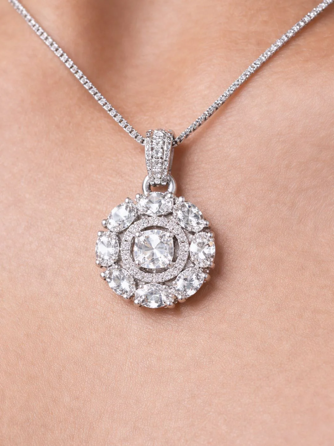 Alankrita Diamond earing & pendant stud - Image 3
