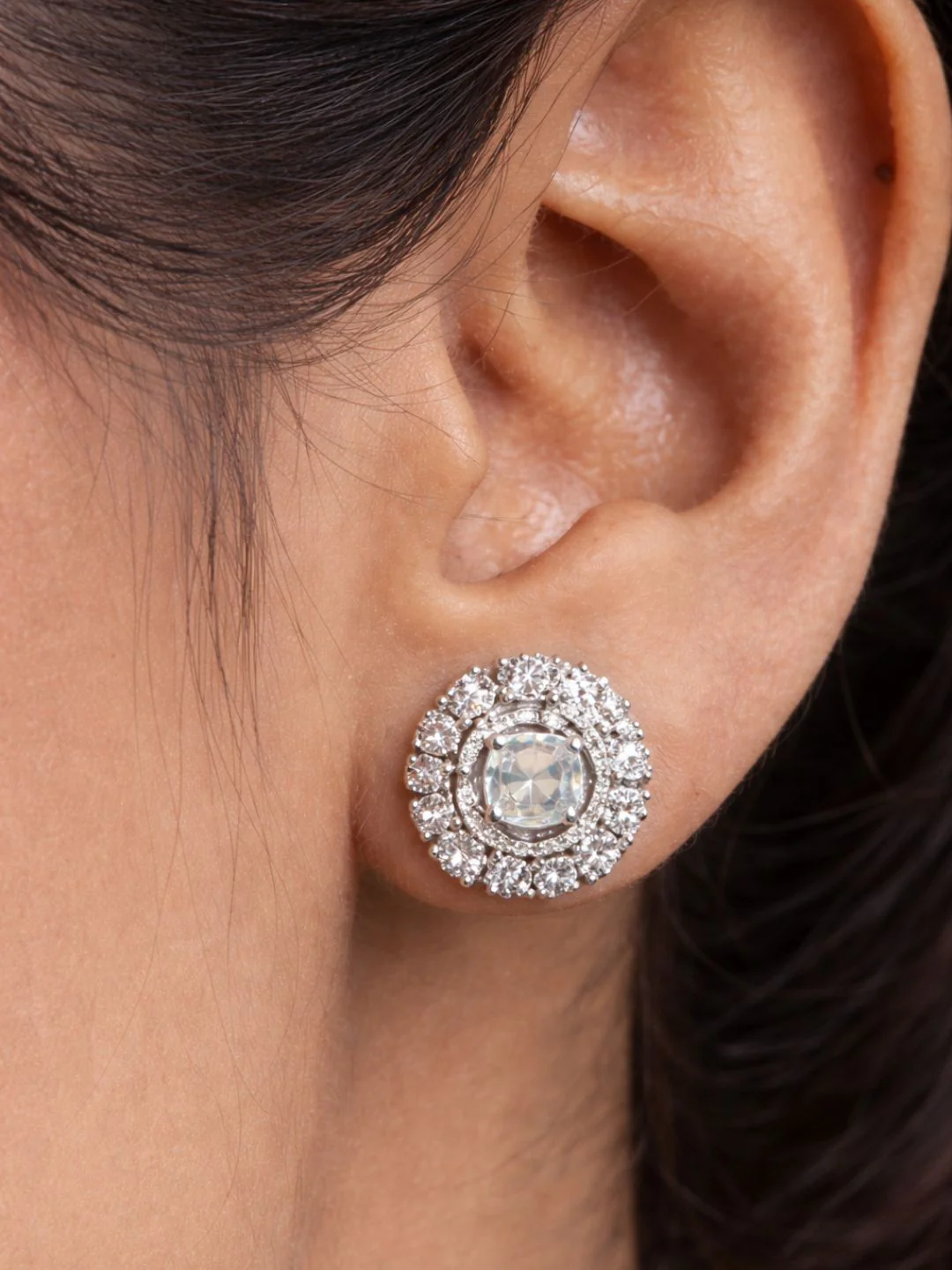 Alankrita Diamond earing & pendant stud - Image 4