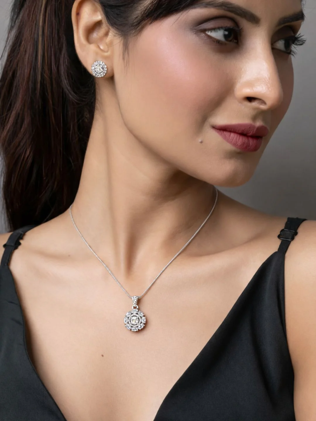Alankrita Diamond earing & pendant stud - Image 6
