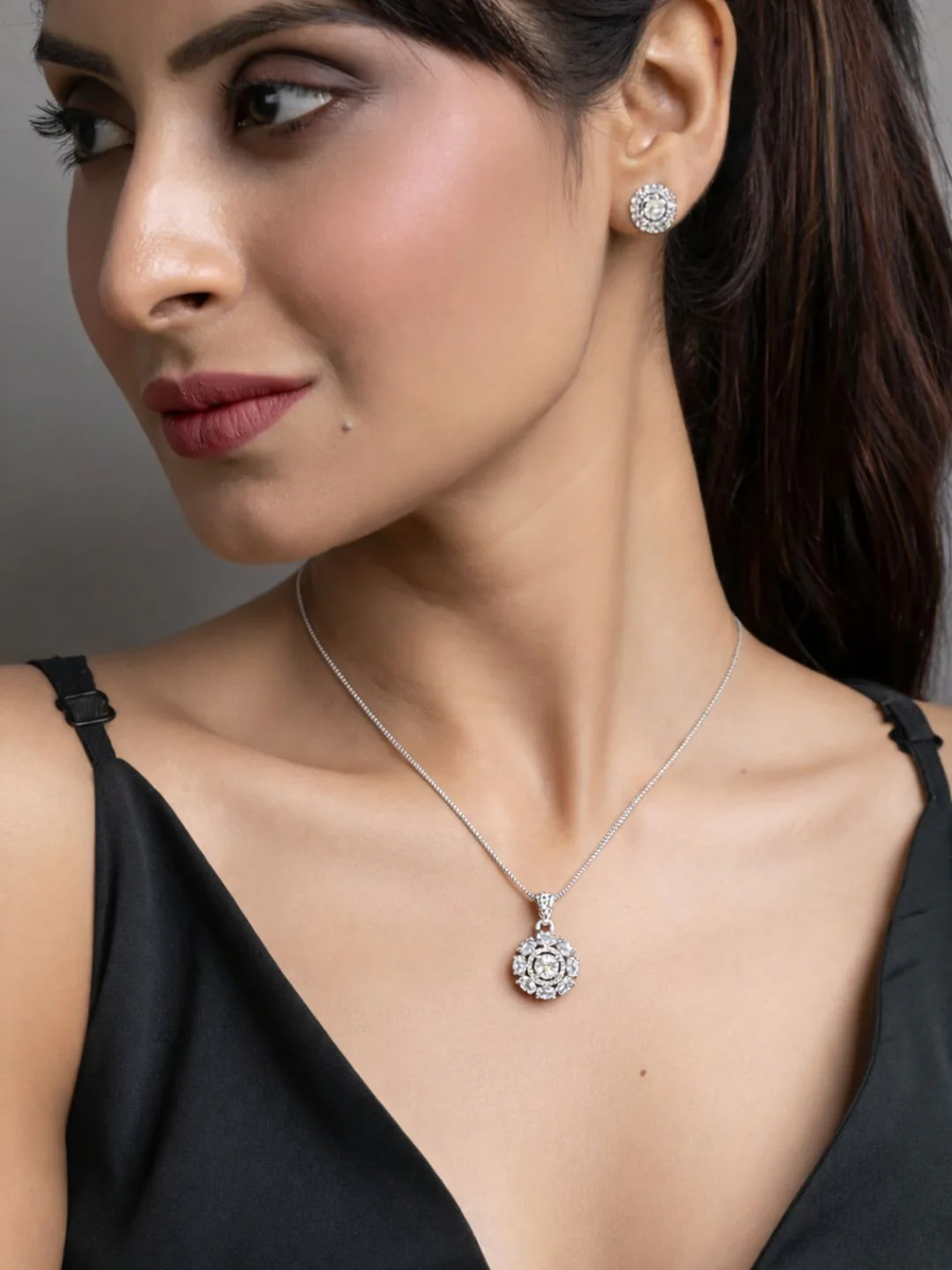 Alankrita Diamond earing & pendant stud - Image 7