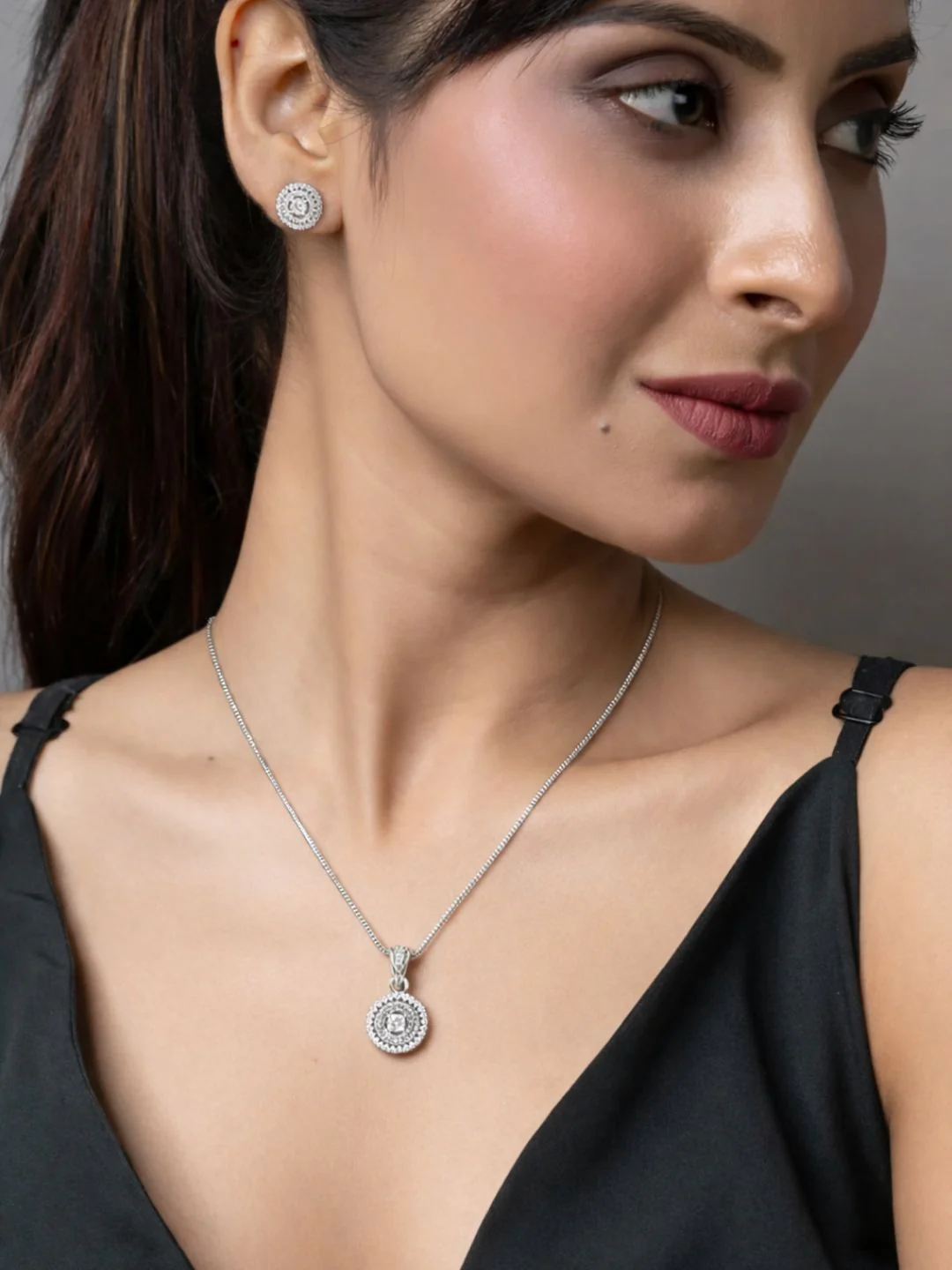 Alankrita Diamond earing & pendant stud - Image 3