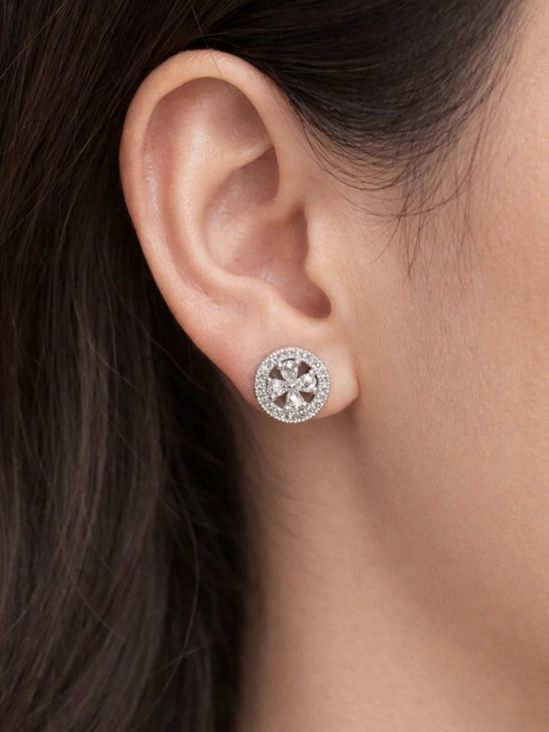 Alankrita Diamond earing & pendant stud - Image 4