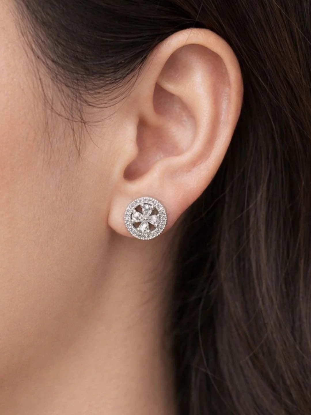 Alankrita Diamond earing & pendant stud - Image 5