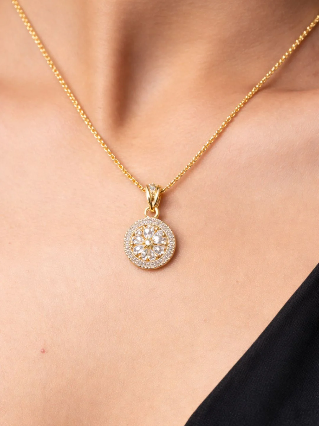 Alankrita Diamond earing & pendant stud - Image 3