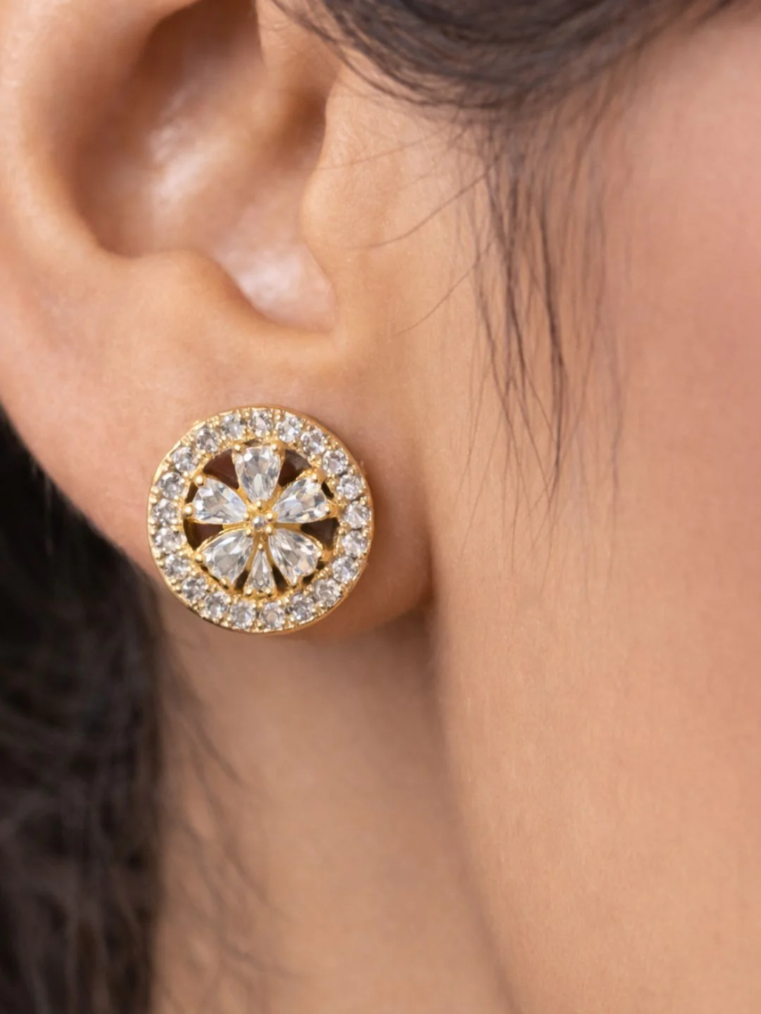 Alankrita Diamond earing & pendant stud - Image 4