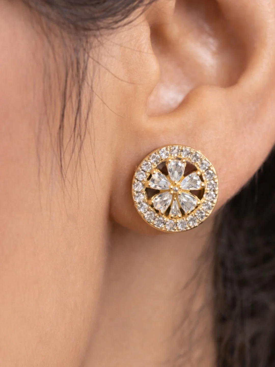 Alankrita Diamond earing & pendant stud - Image 5