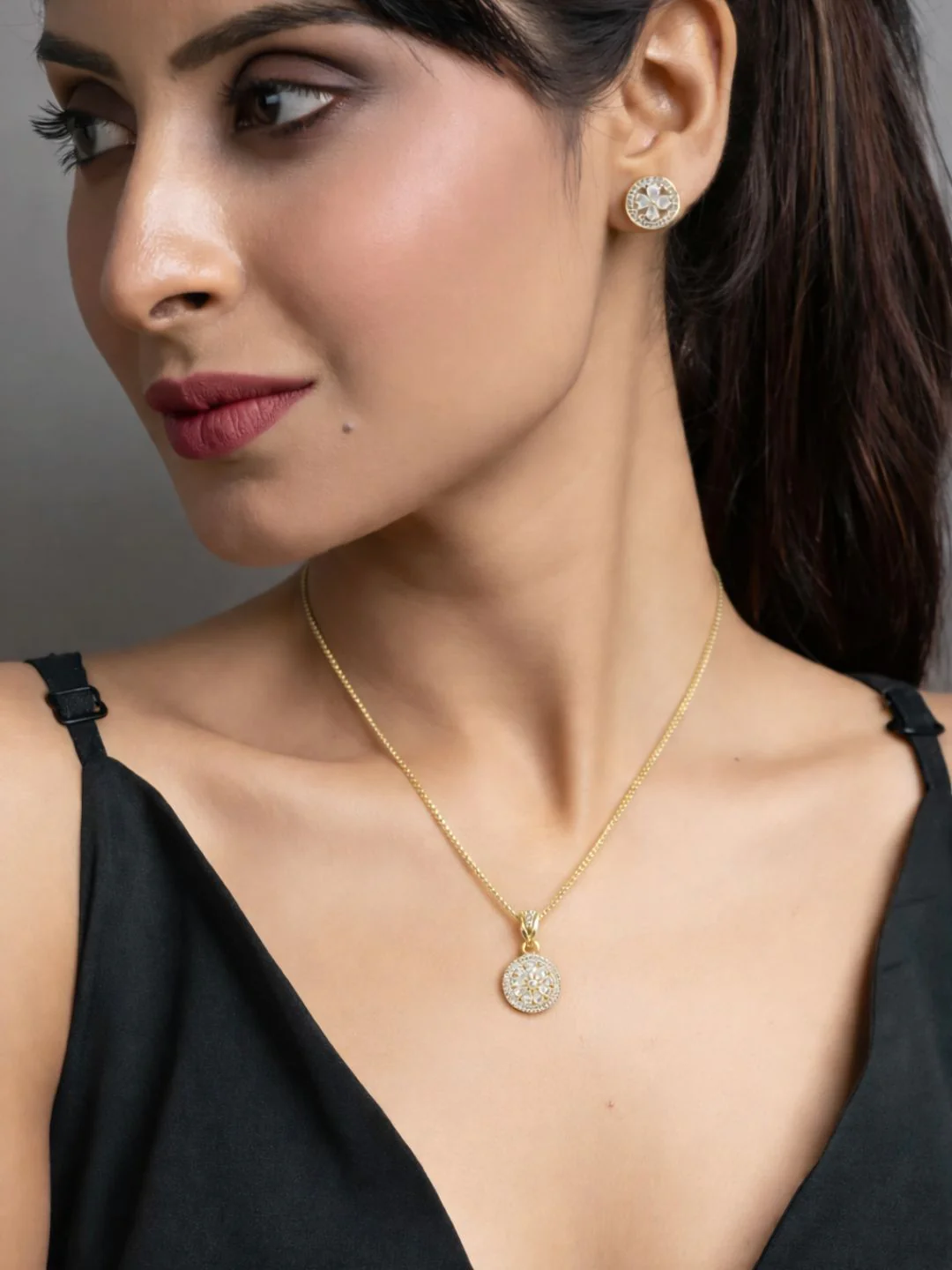 Alankrita Diamond earing & pendant stud - Image 7