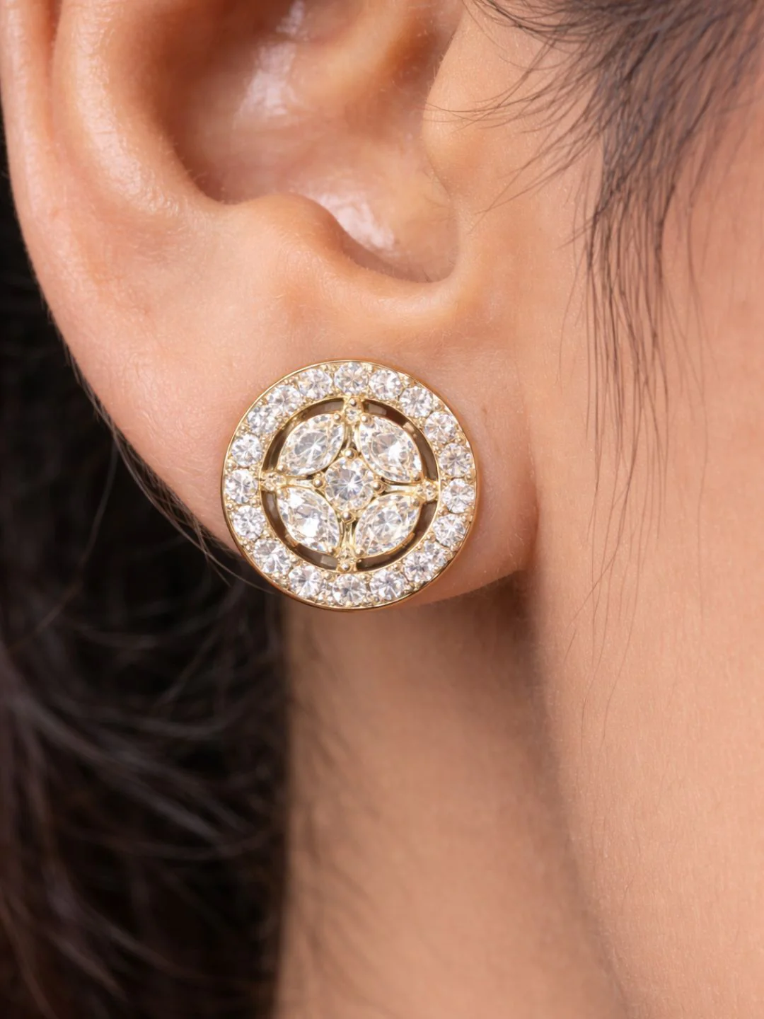 Alankrita Diamond earing & pendant stud - Image 4