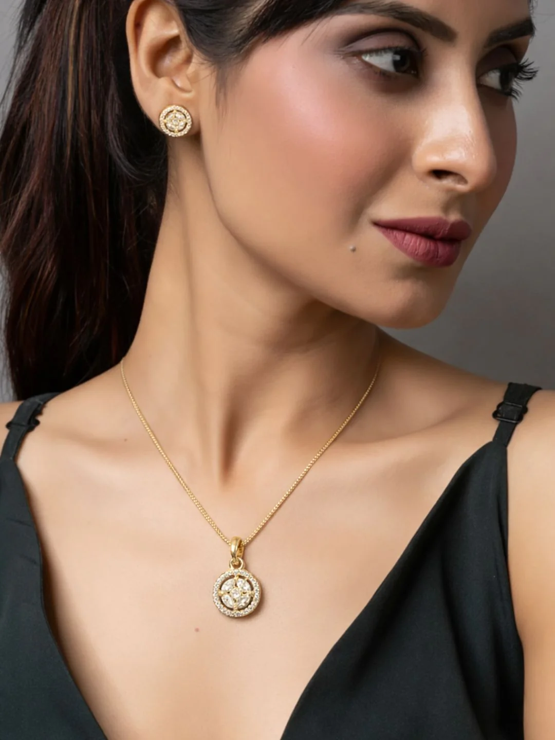 Alankrita Diamond earing & pendant stud - Image 6